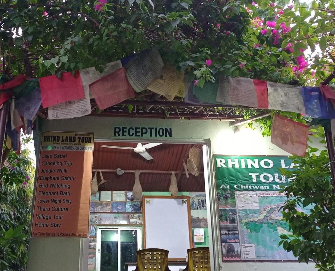 Hotel Rhino Land Sauraha Exterior foto